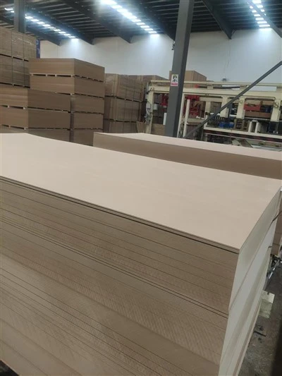 दरवाज़े का आकार एचडीएफ 750/850/950 X 2150MM / 2135MM